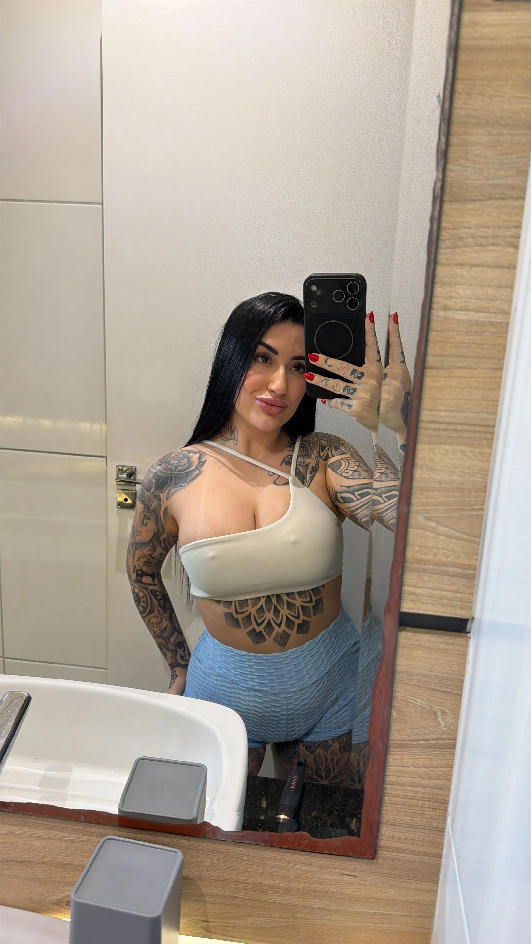 Emilly photo 3