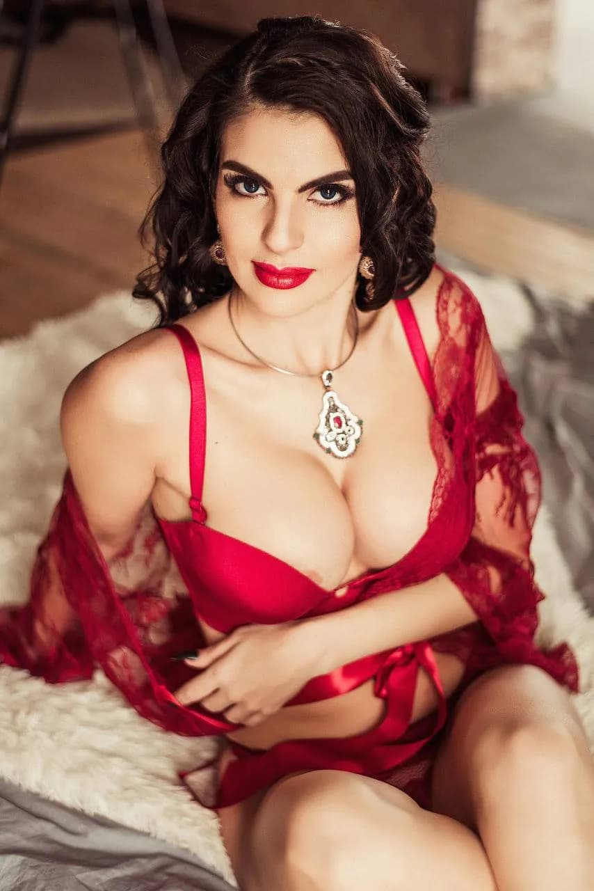 Bella queen photo 9